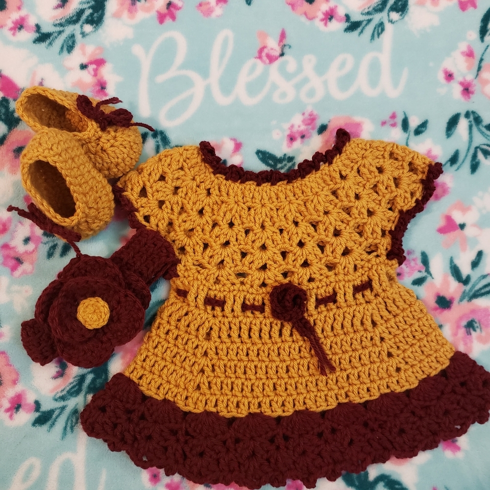 Crochet baby dress set.
